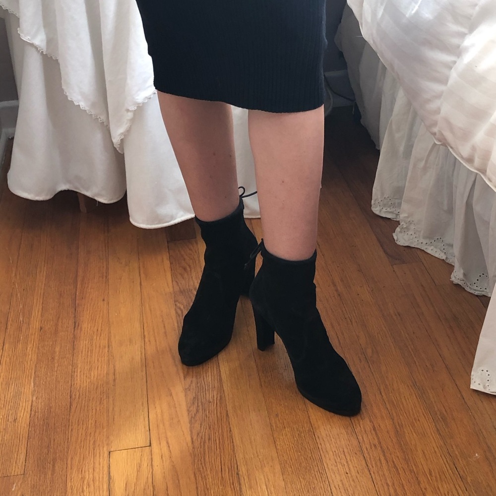 RARE Stuart Weitzman Suede Fall Winter Black Heel Boots 8 1/2 Church or Office - Picture 3 of 5
